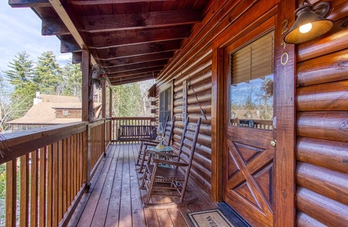 Pigeon Forge Cabin | ER 240 – Smoky Safari Great Location – Close to town!