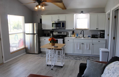 Whitesboro Cabin | Escape To Nature’s Embrace: Uncle Joe's Creek Retreat - Click's Cabin