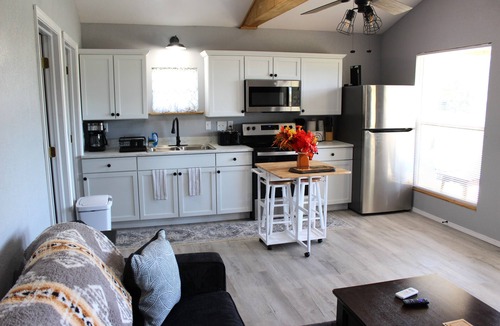 Whitesboro Cabin | Escape To Nature’s Embrace: Uncle Joe's Creek Retreat - Click's Cabin