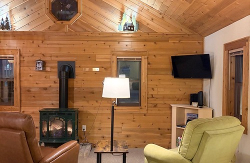 Mayfield Cabin | Escape to your Private Spider Lake Retreat