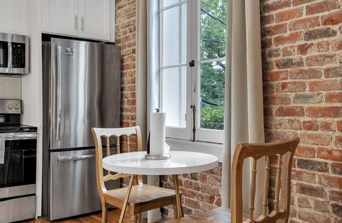 Faubourg Marigny Hotel | Esplanade Ave Stay w/Balcony across French Quarter