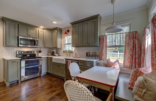 Mirror Lake House | Estes Cottage: Cozy Mirror Lake Cottage w Screened Porch, Firepit | Pet Friendly