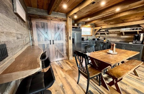 Heidelberg Cabin | Estill Oaks - Luxe Mountain View Retreat -Hot Tub - Secluded 80-Acre Escape for 16 Guests