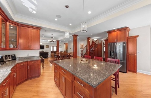 South Haven House | European House.Hot Tub.Walk to Beach. Private Pool Next Summer 2027.