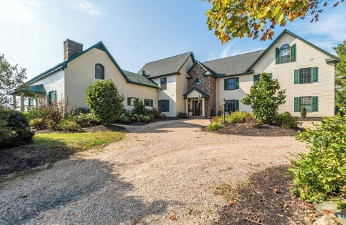 Linden House | Events and Concierge! 6BR Heated Pool Near Wineries
