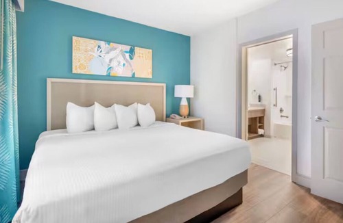 West Kissimmee Hotel | Everything You Need for a Seamless and Enjoyable Stay! Outdoor Pool, Kitchen!