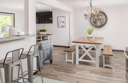 Ashwaubenon House | Exᴄᴇʟʟᴇɴᴄᴇ ᴏɴ Eᴄʜᴏ Lᴀɴᴇ Walk to Lambeau & Resch