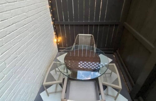 Oxford Condo | Excellent 3 Bedroom 3 1/2 Bath Condo 1 Mile From Square