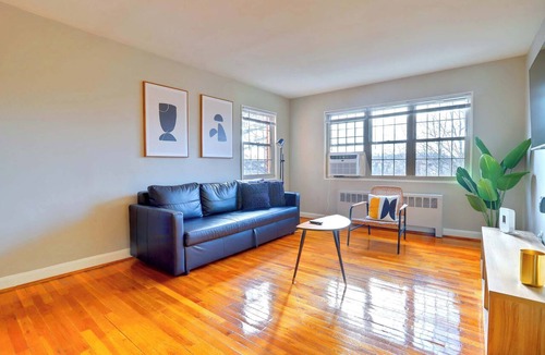 Northeast Alexandria Apartment | Executive-Friendly Apt in Old Town North | Gym