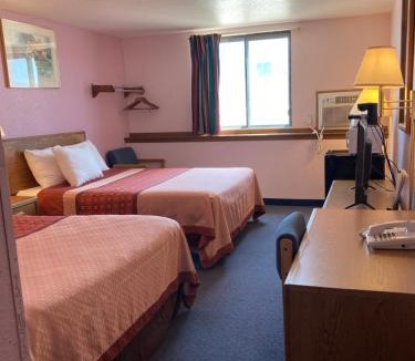 McPherson Hotel | Executive Inn