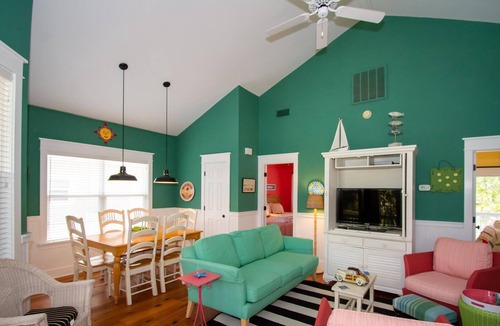 Saint Helena Island Cottage | Experience the Ultimate Beach/Golf Getaway at Firefly Shack - Charming Cottage