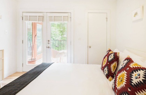 West End Condo | Explore Downtown Austin from a Hip Condo with a Balcony