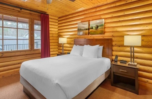 Pittman Center Hotel | Explore Gatlinburg: Spacious Suite Ideal for Families