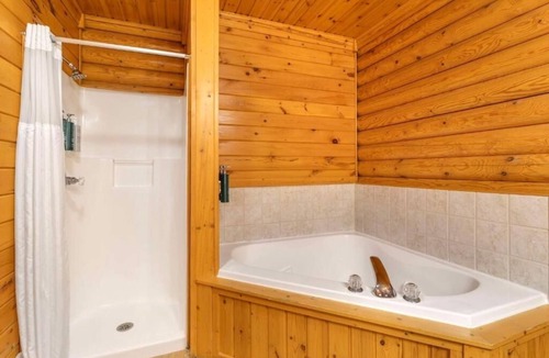 Pittman Center Hotel | Explore Gatlinburg: Spacious Suite Ideal for Families