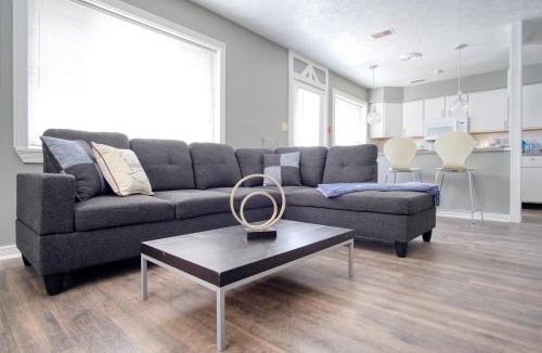 Mapleton/Fall Creek House | Explore Indy in Perfect Location - Cozy 1BR