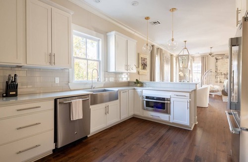 Irish Channel House | Explore Magazine Street from a Chic, Tranquil Home