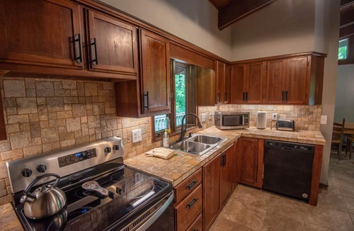 Grassy Creek Cottage | Explore on 13 Acres of Private Land | Black Dog | Bring Your Pups