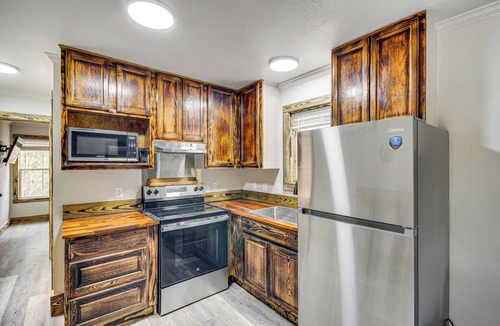 Gulfport Cottage | Explore, Shop & Unwind: Serene Gulfport Getaway