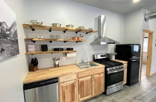 Chassell Apartment | Explore the Keweenaw ! Only 6 Miles to MTU!
