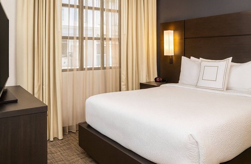 Arts/Warehouse District Hotel | Explore Wonderful New Orleans! Pet-Friendly With Outdoor Pool, Free Breakfast!