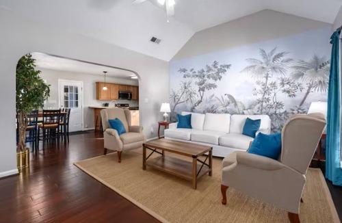 Alabaster House | Explorer House - Family and Pet Friendly