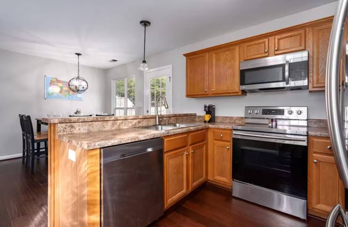 Alabaster House | Explorer House - Family and Pet Friendly