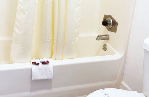 Thomson Hotel | Express Inn Thomson