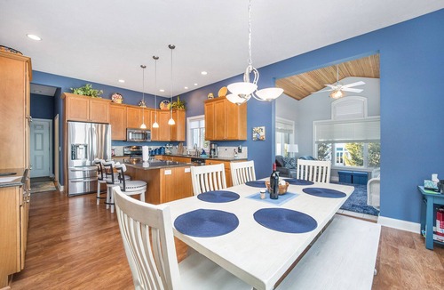 Manistee House | Exquisite Private Lake Front Family Home