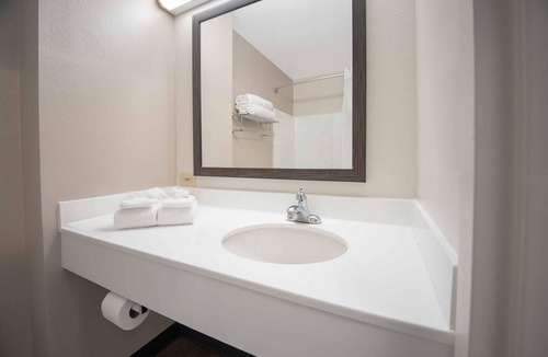 Potomac Falls Hotel | Extended Stay America Suites Washington DC Sterling