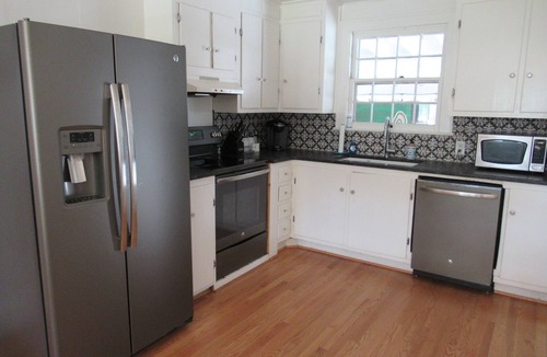 Elon House | Extended Stay Four Bedroom Charming House on 4 Acres Near Elon & Burlington NC