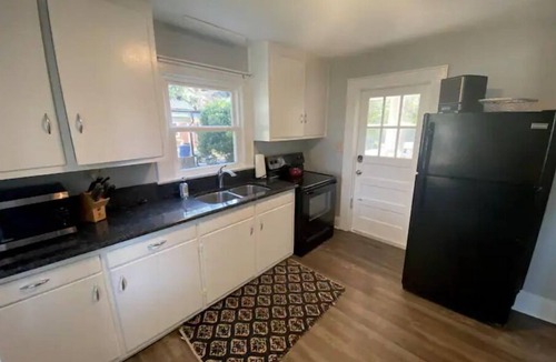 Hickory House | Extended Stay NW Hickory, Viewmont Area 2 Bed 1 Bath, Workspace, Washer Dryer