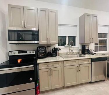 Navarre House | Fab lil home Central to all NOLA/near City Park