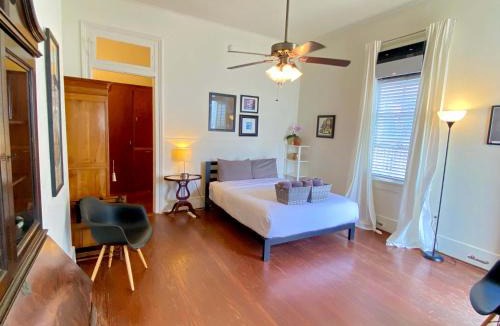 Esplanade Ridge Apartment | Fab Studio on Tree-Lined Street w City Bikes