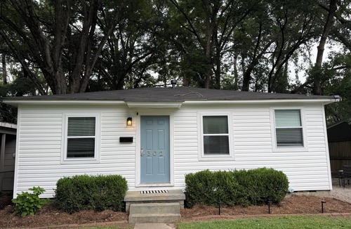 Monroe House | Fabulous 2-bedroom house with fenced backyard in Monroe. Matt’s Place!