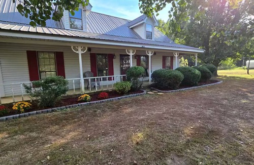 Tupelo House | Fabulous 3-bedroom house with AC in Tupelo