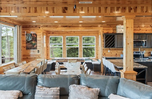 Frenchburg Cabin | Fabulous immense lodge, sitting on top of the world, with breathtaking views
