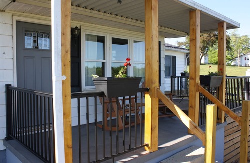 Abingdon House | FairOaks Place Sleeps 6 King, Queen with foldout couch near Barter & Va Creeper