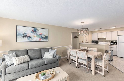 Acme Condo | ⛳ Fairway View Retreat @ Grand Traverse Resort | 2 Suites + Golf Deck + Champagne Welcome ➠ 5166