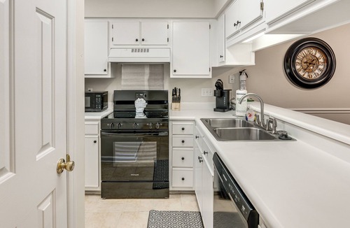 Waterford Plantation Condo | Fairway Views & Pool: Windsor Green Beach Retreat
