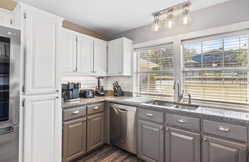 Carolyn Estates House | Fall dates available, great house for swimming, fishing & boating.
