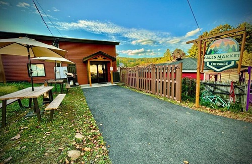 Ohiopyle Apartment | Fall Trailside Hotel 105: Sleeps 2, 1BR 1BA Grill Laurel Highlands
