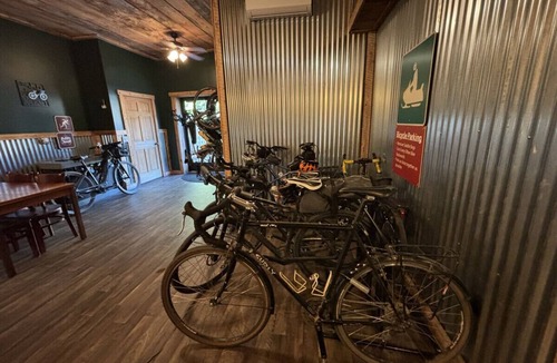 Ohiopyle Apartment | Fall Trailside Hotel 102: Sleeps 2, 1BR 1BA Grill Laurel Highlands
