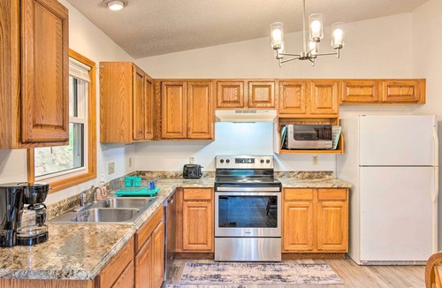 Marion Cottage | Families & Outdoor Groups! Mtn-view Marion Cabin