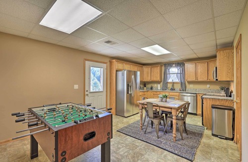 Piney Creek Cabin | Family Blue Ridge Gem w/Hot Tub! 1/2 Mi to River