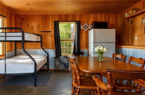 Perkinston Cabin | Family Cabin at the creek! 2 beautiful private sandbars