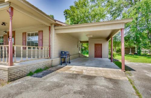 Burnsville House | Family-Friendly Burnsville Home w/Yard