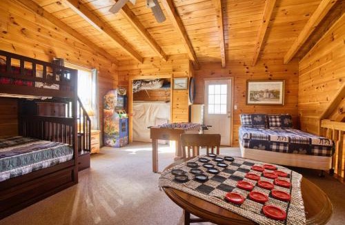 Rocky Grove House | Family-Friendly Cabin with Hot Tub and Game Room