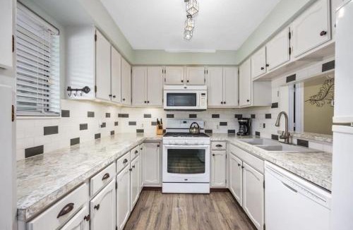Rockford House | Family-friendly cottages by Lake Bella Vista