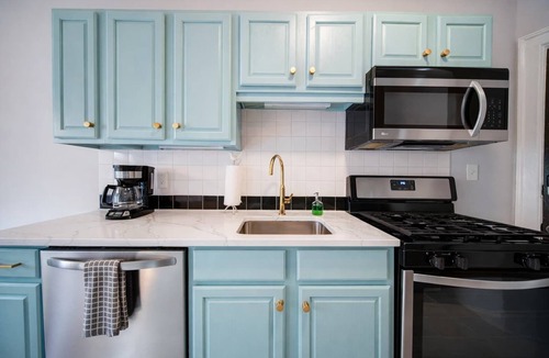Charlotte Condo | Family-Friendly Elizabeth 2BR | King Suite & Work Desk | Steps to Novant