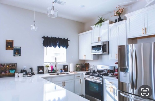 Memphis House | Family-Friendly Free Parking, Minutes to Downtown main attractions,Power backup